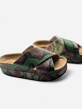 Free People Green Brown Snake Print Sidelines Flatform Sandals Platforms Sz 6